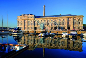  Luxury Royal William Yard Apartment - Mills Bakery  Плимут